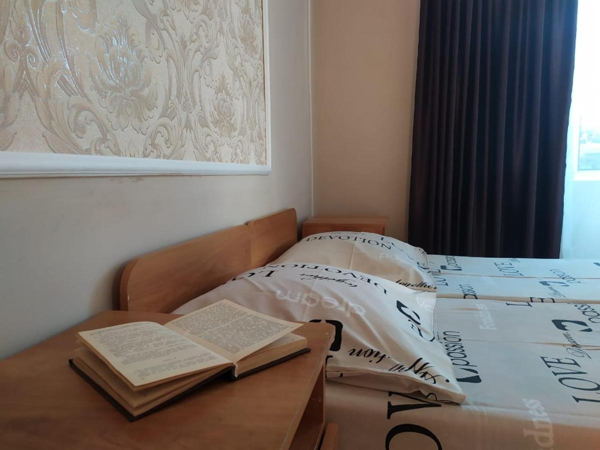 Samira Hotel Gagra Bagian luar foto