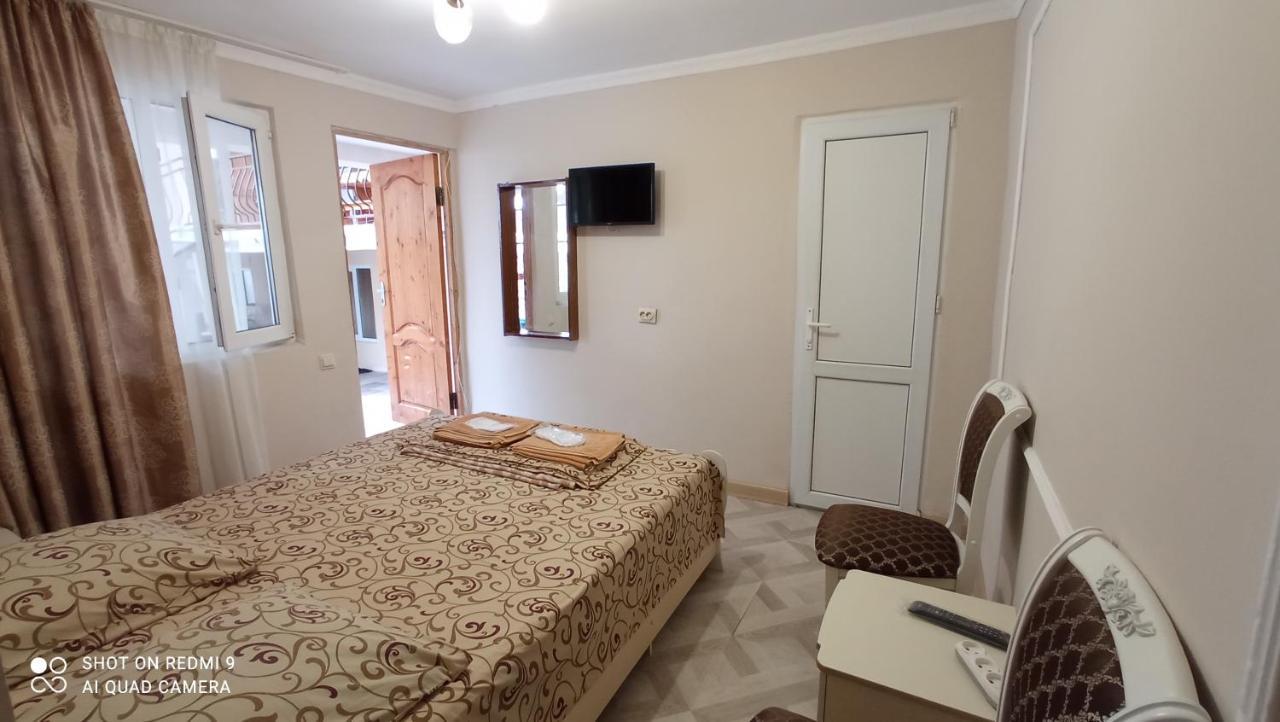 Samira Hotel Gagra Bagian luar foto