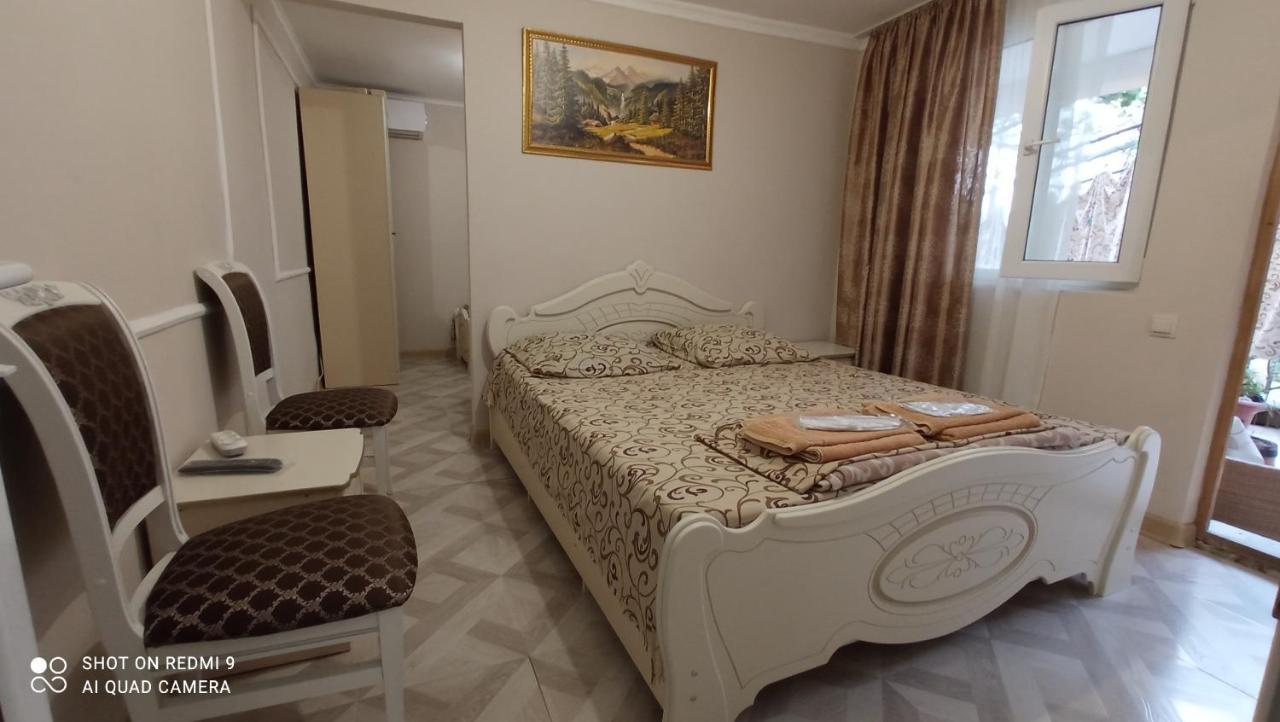 Samira Hotel Gagra Bagian luar foto