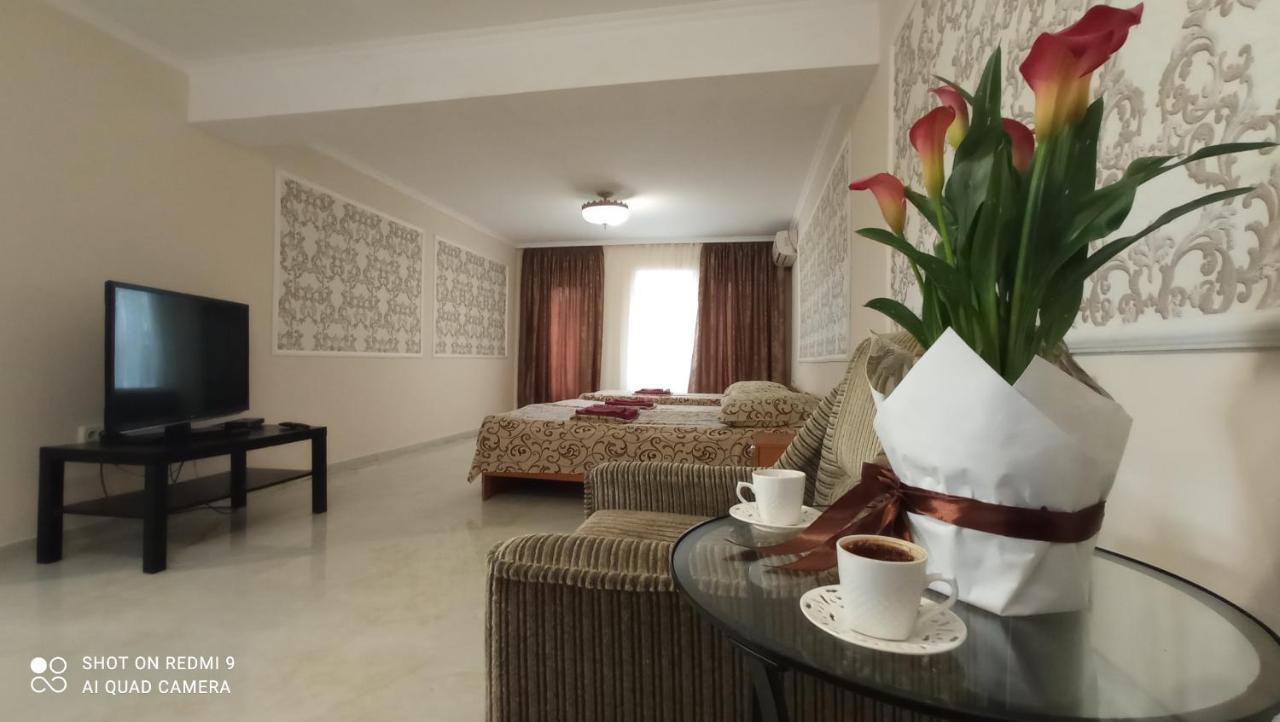 Samira Hotel Gagra Bagian luar foto