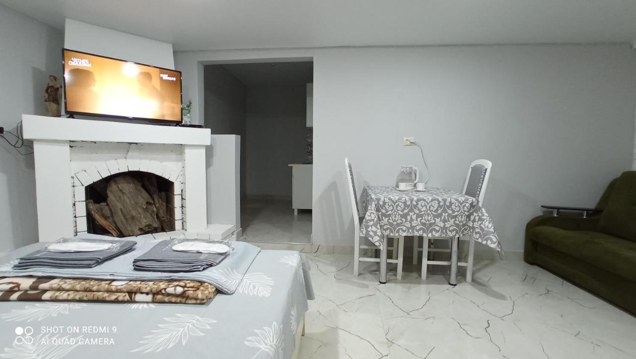 Samira Hotel Gagra Bagian luar foto