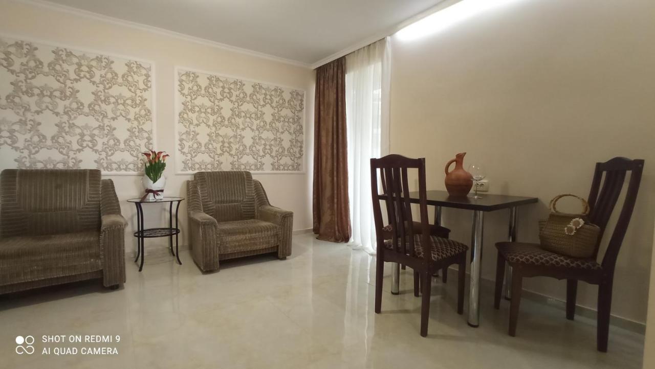 Samira Hotel Gagra Bagian luar foto