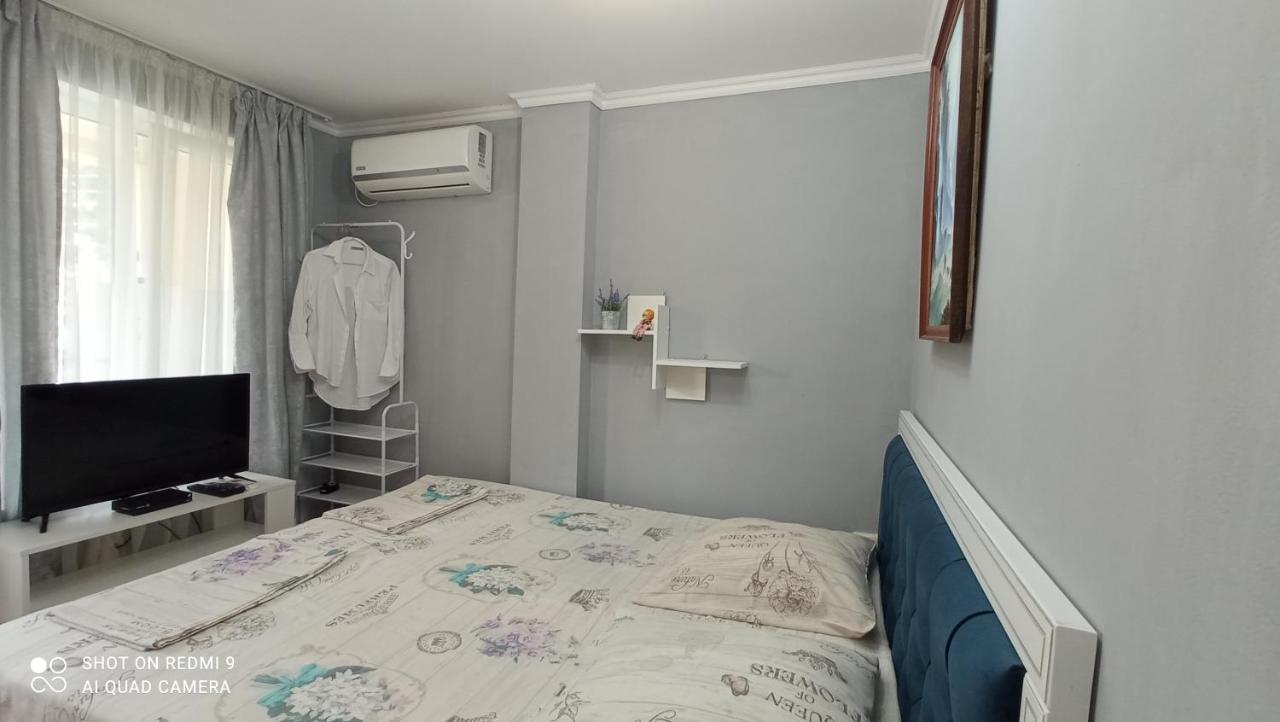 Samira Hotel Gagra Bagian luar foto